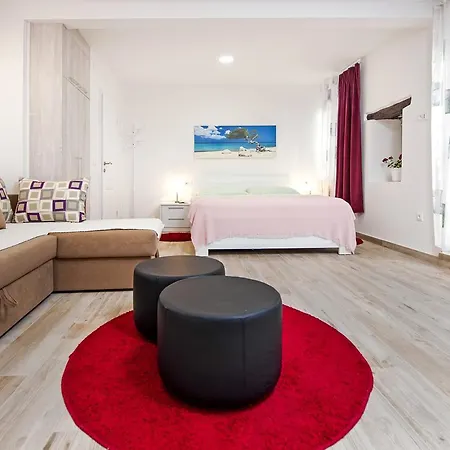 게스트하우스 La Svalba & 로비니