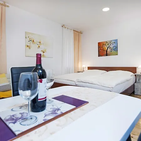 La Svalba & Konukevi Rovinj