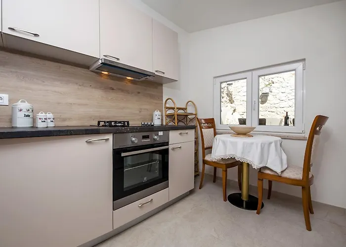 Gostinjska kuća La Svalba &