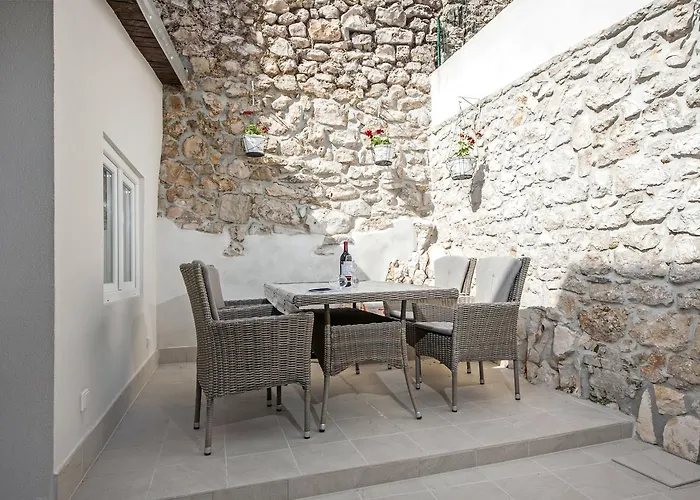 La Svalba & Gostinjska kuća 4*