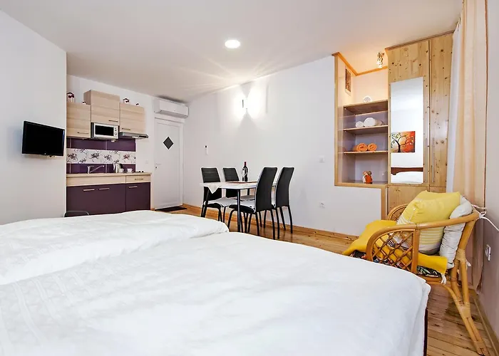 Gostinjska kuća La Svalba &