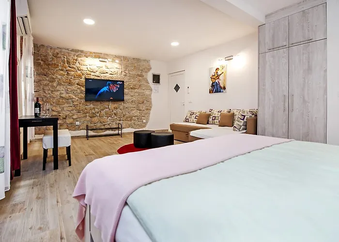 Gostinjska kuća La Svalba & 4*