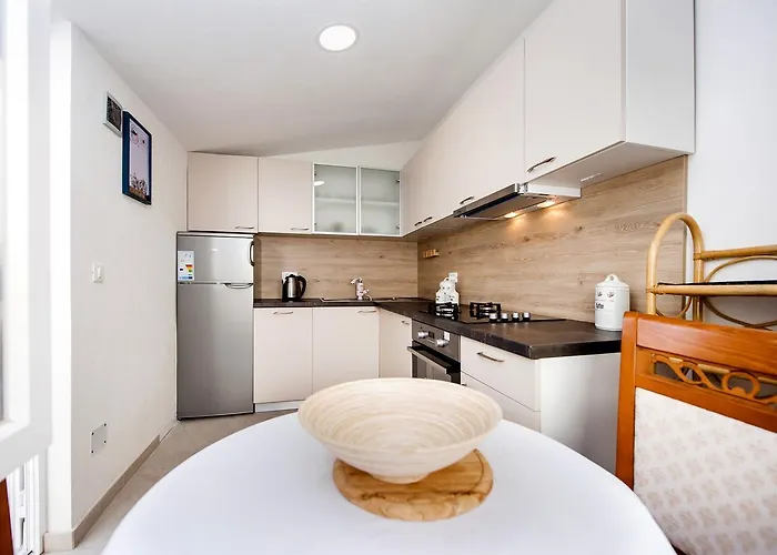 Gostinjska kuća La Svalba &